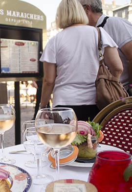 Entrée du restaurant avec les menus